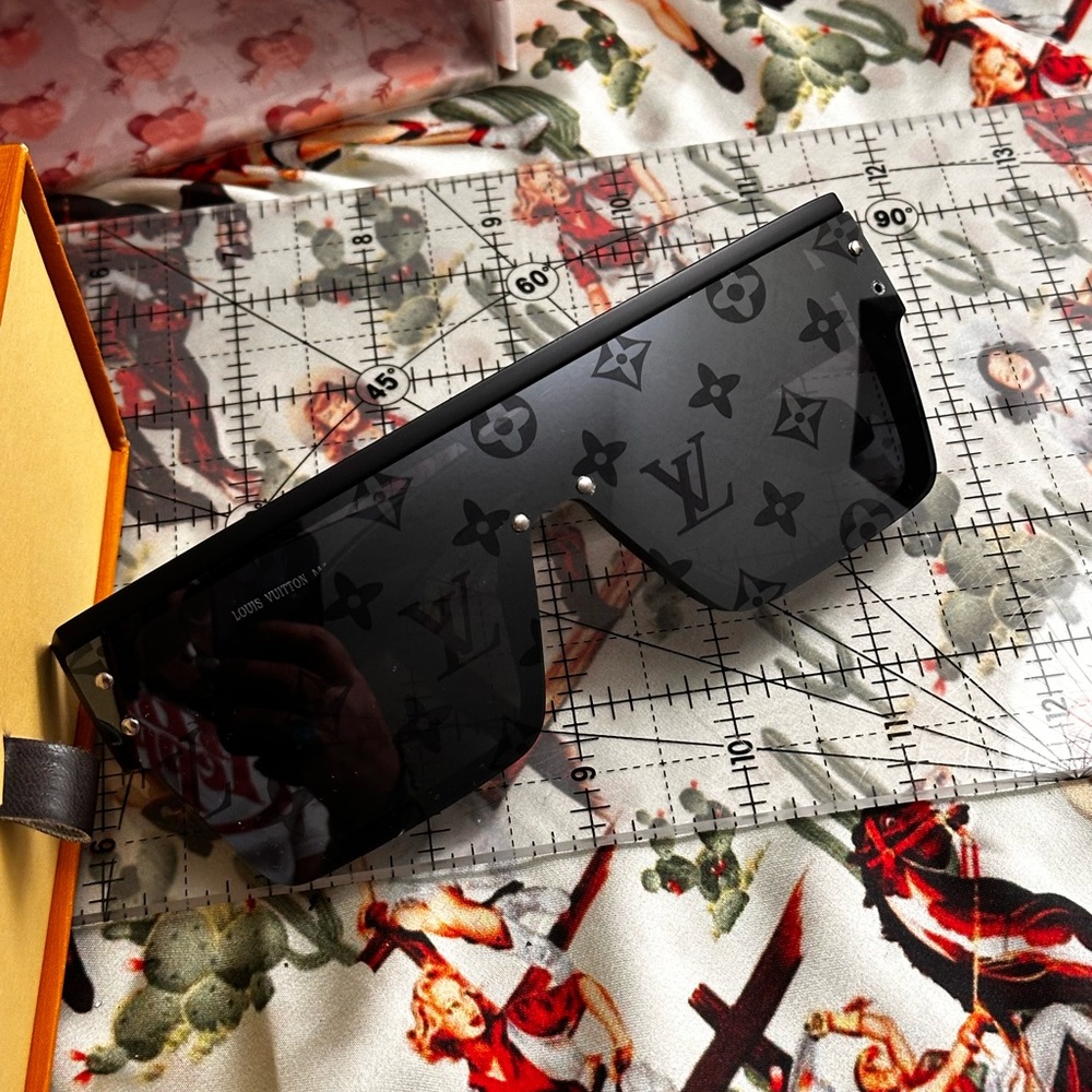Louis Vuitton LV Monogram Waimea Sunglasses Black Lens Logo - Picture 2 of 6